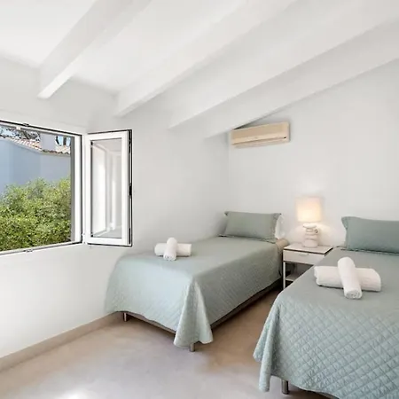 Luminosa Port d'Addaia